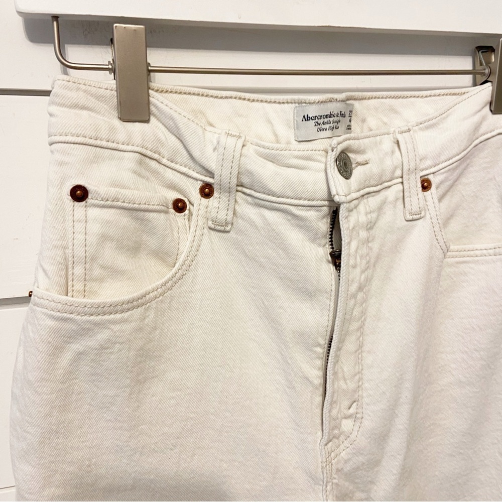 Abercrombie & Fitch | Women’s Curve Love the Ankle Straight High Rise Jeans 27/4 - Picture 4 of 8